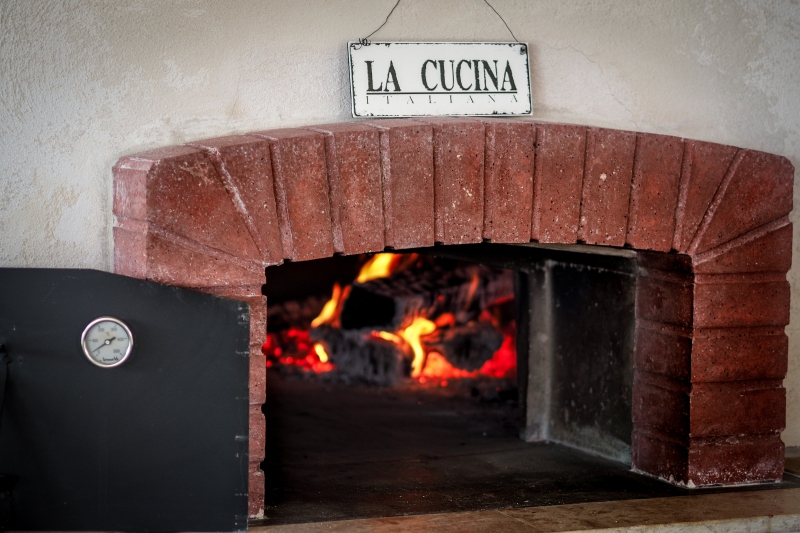 pizzeria-CHATEAUNEUF D ENTRAUNES-min_pizza-oven-1344719